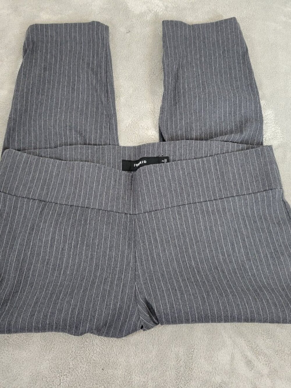 Torrid 2X Capri Pants Black White Pinstripe Pull On Elastic Waist Stretch STR54E